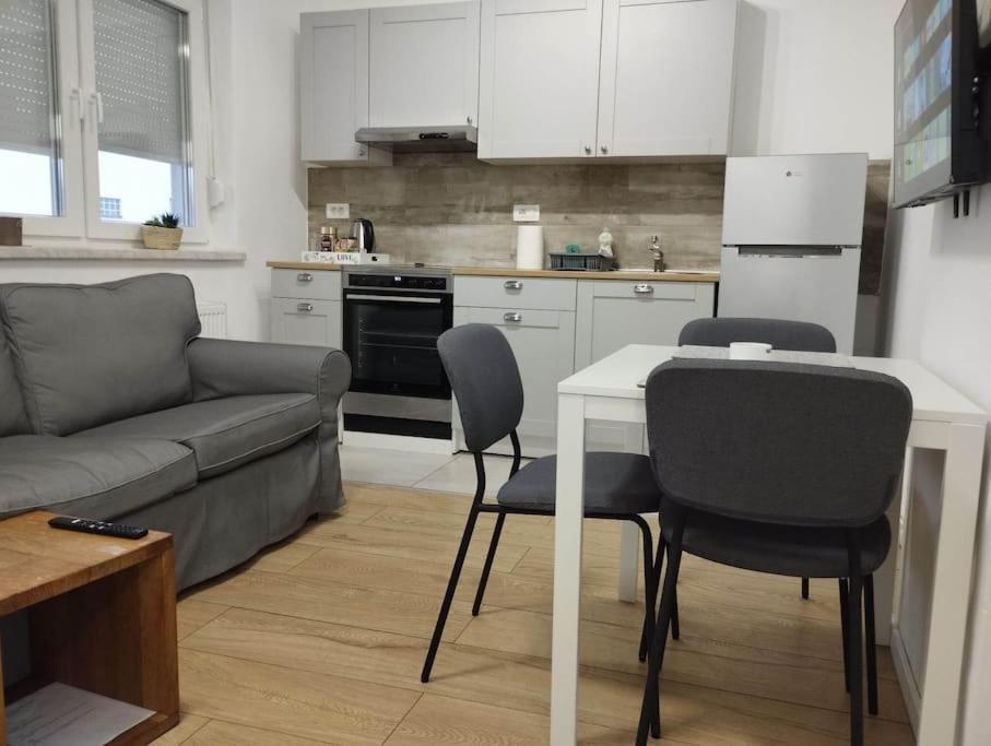 Lovely Flat, City Center With Free Parking Varaždin Esterno foto